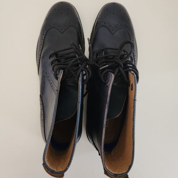 CLARKS Montacute Lord Leather Wingtip Boots *EUC* Navy main image 5